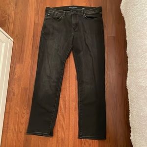 Banana Republic Traveler Jean. Black. 34x30